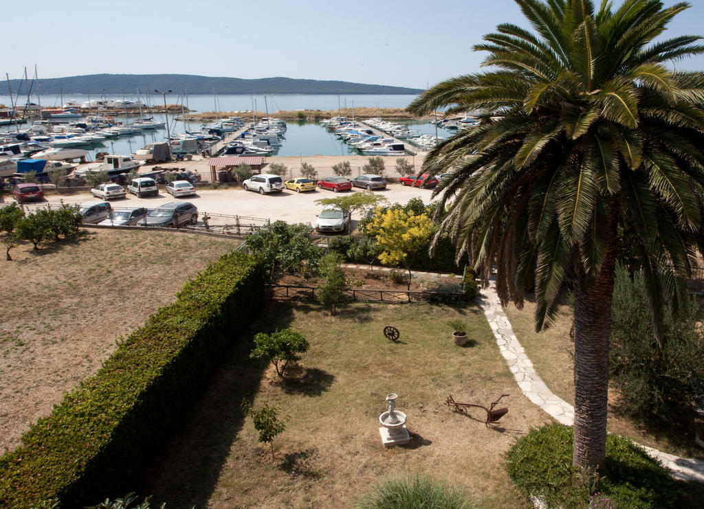 Yacht Beach Apartments Kaštela Exterior foto